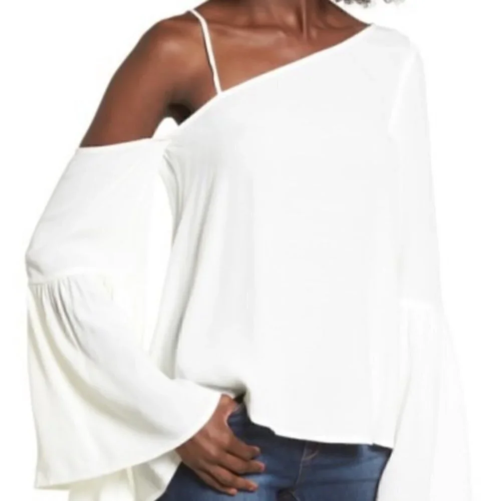 LEITH One-Shoulder Bell Sleeve Top - Picture 1 of 10